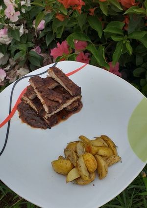 Una foto de Filete al perejil en papas rústicas