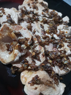 Una foto de Solomillos con cebolla caramelizada