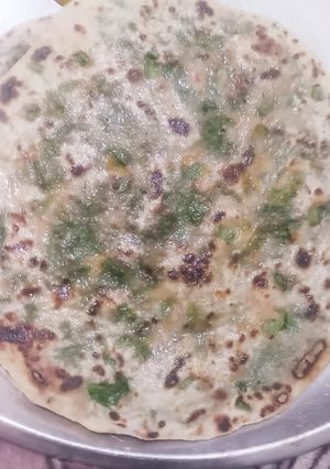 A picture of Mooli dhaniya mix parantha.