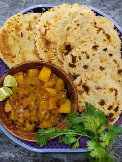 દૂધી બટાકા નું શાક (Dudhi Bataka Shak Recipe In Gujarati) રેસીપી મુખ્ય ફોટો