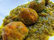 Una foto de trutro de pollos al curry