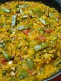 Arroz con conejo desmigado y verduras