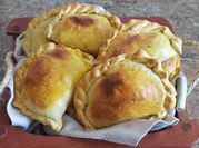 Una foto de empanadas de puerro