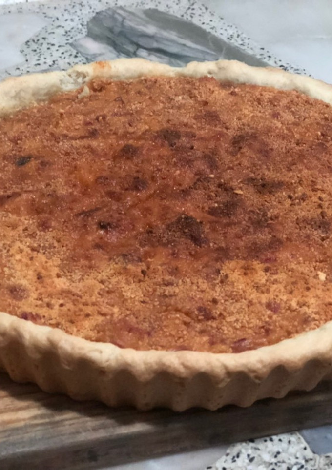 Una foto de Tarta de pollo y salsa blanca