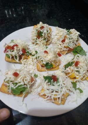 વેજ.ચીઝ બિસ્કિટ પિઝા (Veg. Cheese Biscuit Pizza Recipe In Gujarati) રેસીપી મુખ્ય ફોટો