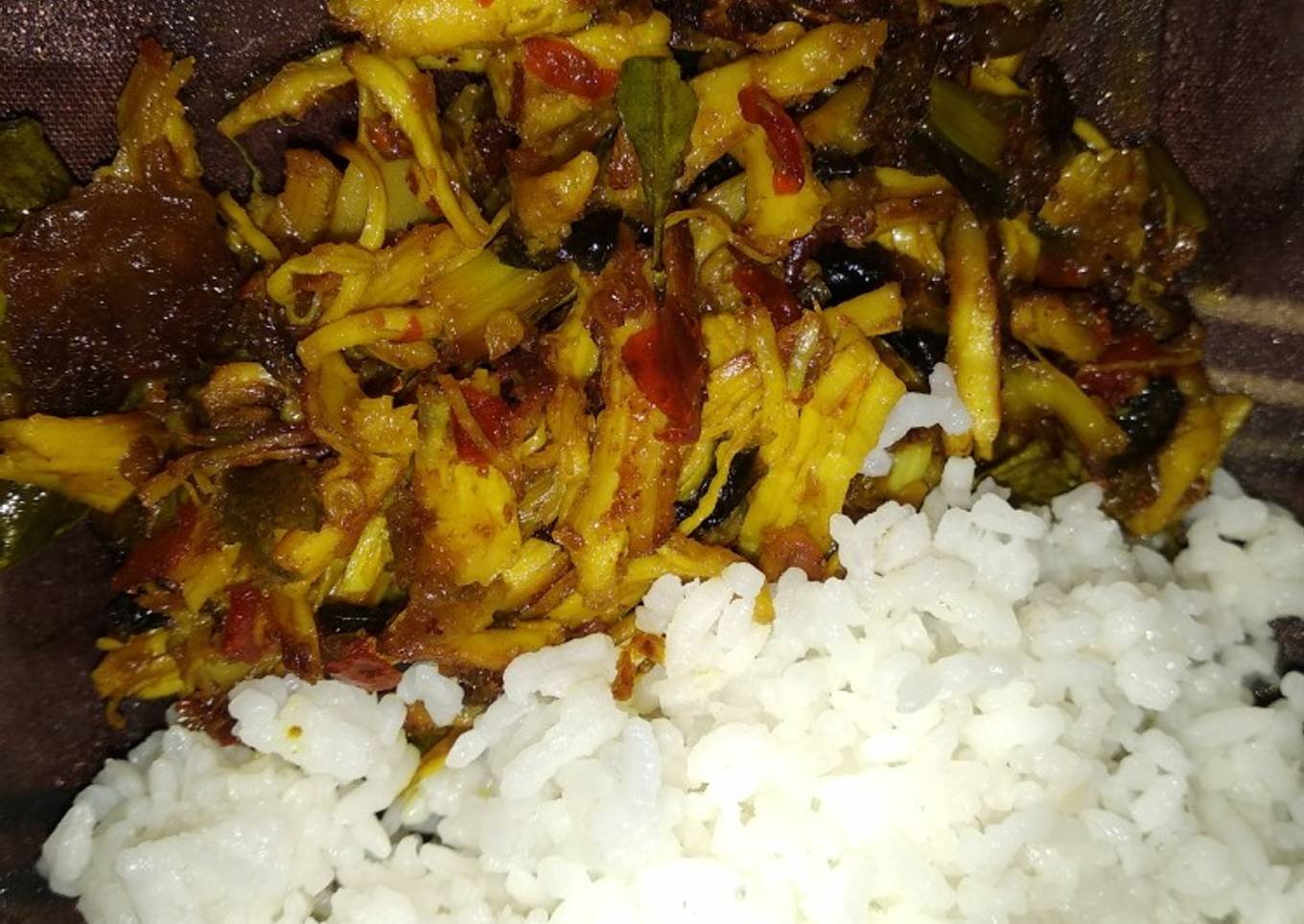 Ayam Suwir Pedas Aroma Daun Jeruk