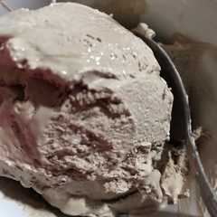 Una foto de Helado de chocolate casero sin máquina