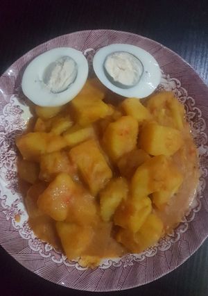 A picture of Fast yam porridge and boiled egg.