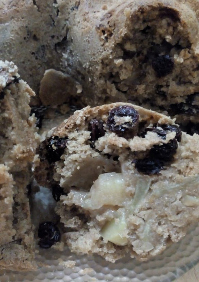 Una foto de Budín de manzanas y pasas, integral y vegano