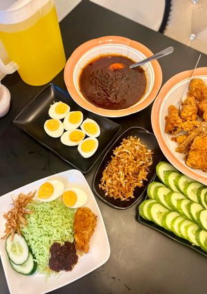 A picture of Pandan Nasi Lemak (Screwpine).