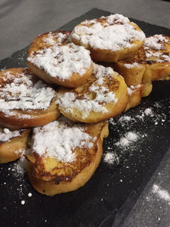 A picture of French Toast.
