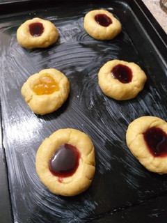 Una foto de Galletas con mermelada y miel 🌼