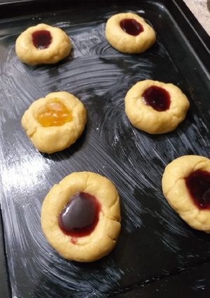 Una foto de Galletas con mermelada y miel 🌼