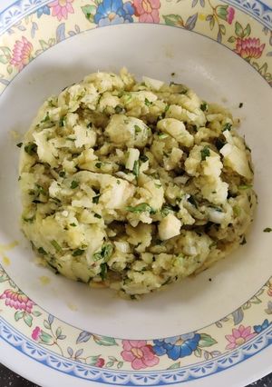 A picture of Bangledeshi potato salad.