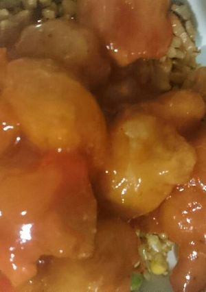 A picture of Sweet an sour chicken.