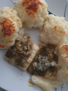 Una foto de Bacalao al eneldo con coliflor gratinada