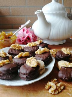 Foto di Biscottini alle noci con fichi e cioccolato fondente