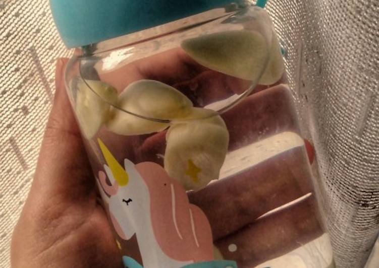 Cara Campuran Makan di DimeInfused Water Bawang Putih