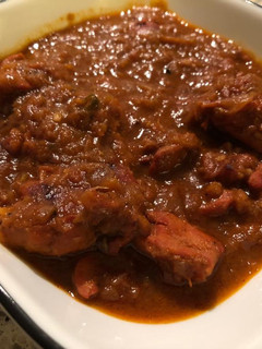 A picture of Achari chicken.