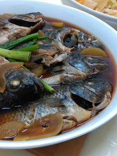 【源釀醬油】醬燒醃黃瓜吳郭魚 的食譜成品照片