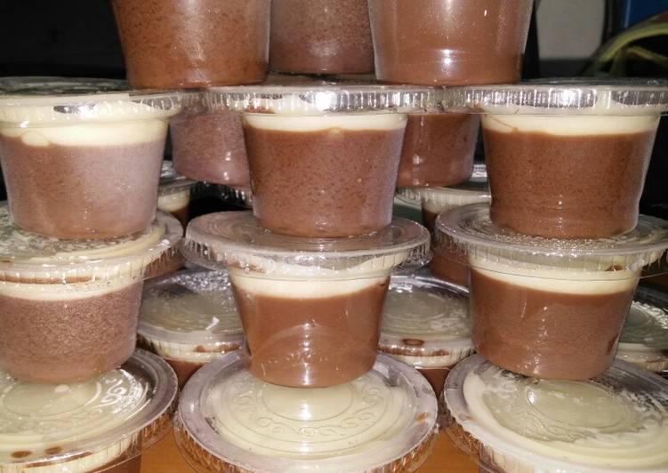 17. Puding coklat with vla