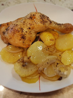 Una foto de Pollo al horno con patatas