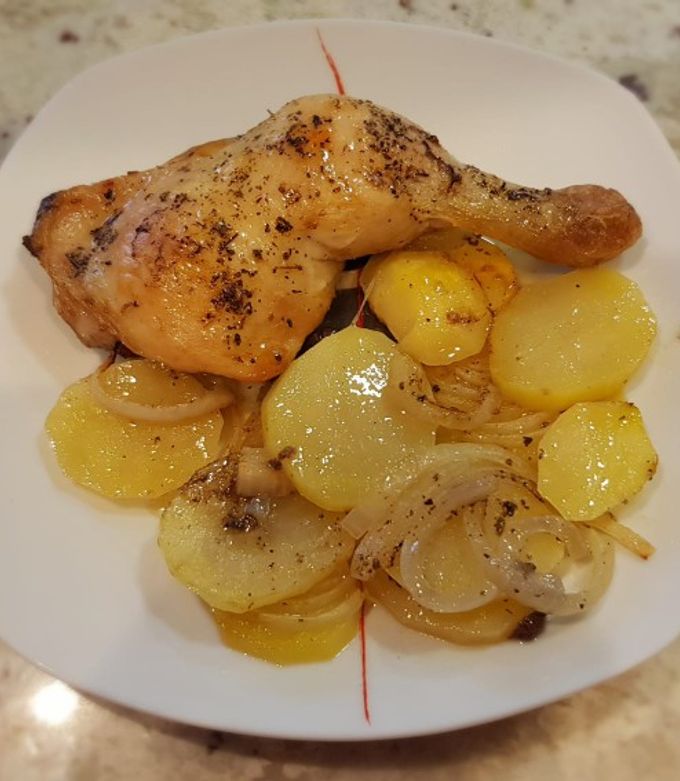Foto principal de Pollo al horno con patatas