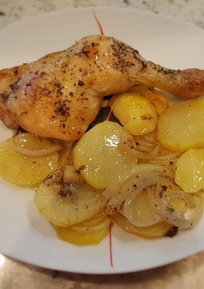 Una foto de Pollo al horno con patatas