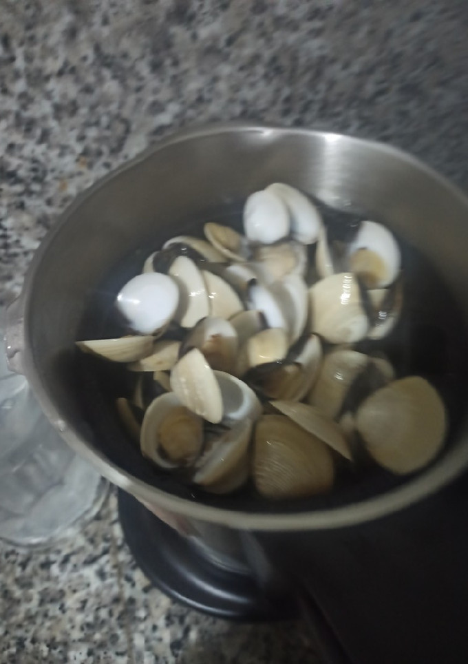 Una foto de Almejas a la marinera Mambo
