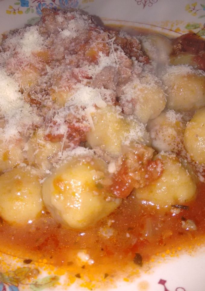 Una foto de Ñoquis integrales rellenos de queso light y bolognesa