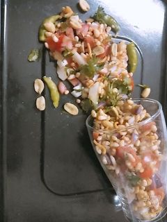 कोलकाता स्पेशल झाल मुरी (Kolkata special jhal muri recipe in Hindi) रेसिपी मुख्य फोटो
