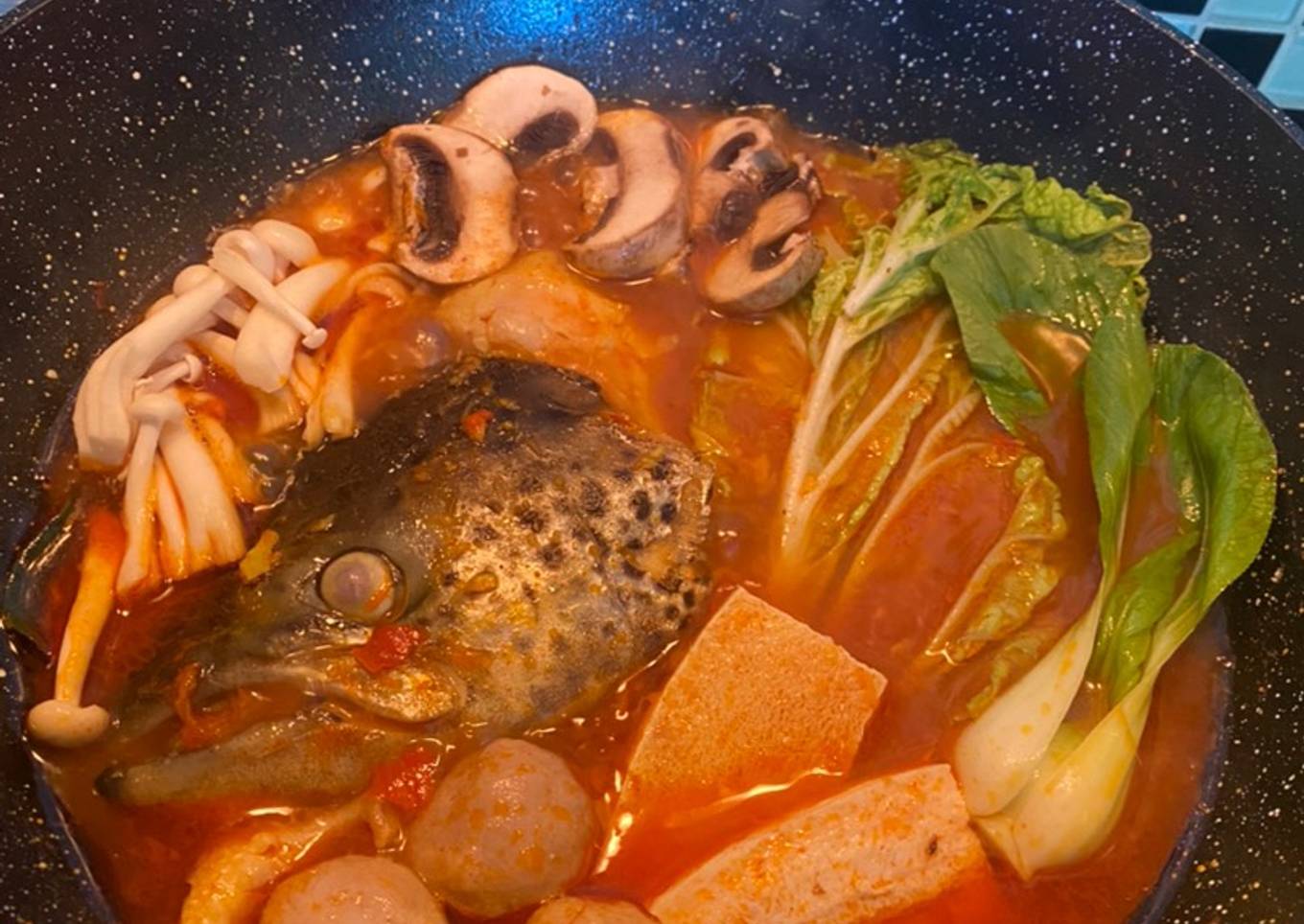 Spicy salmon head nabe soup ala sushi tei