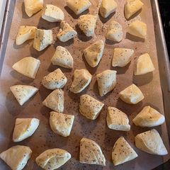 A picture of Garlic & butter biscuit bites.