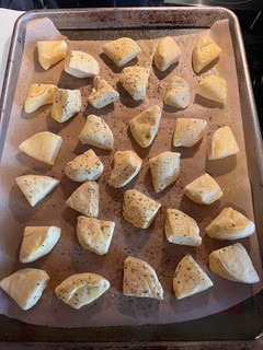 A picture of Garlic & butter biscuit bites.