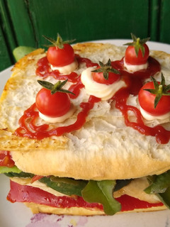 Una foto de Sándwich con Zapallito de tronco y Algo más