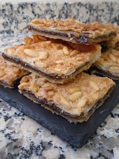Una foto de Coca de hojaldre rellena de chocolate