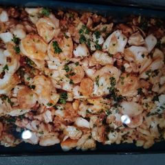 A picture of Paella casserole.