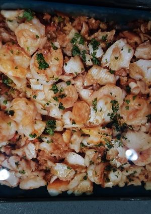 A picture of Paella casserole.