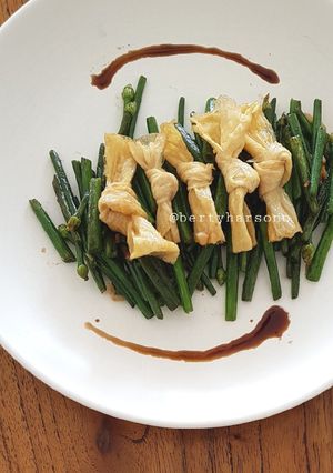 Foto resep Tumis daun kucai simple enak