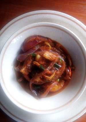 A picture of Onion Shredded chicken sauce.