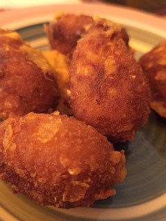 Una foto de Croquetas de sobrasada, miel y queso de cabra
