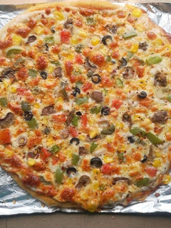 वेजिटेबल पिज़्ज़ा(Vegetable pizza recipe in hindi) रेसिपी मुख्य फोटो