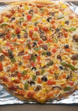 वेजिटेबल पिज़्ज़ा(Vegetable pizza recipe in hindi) रेसिपी मुख्य फोटो