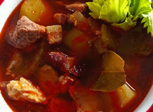 Gulyásleves, sertés lapockából recept fotója