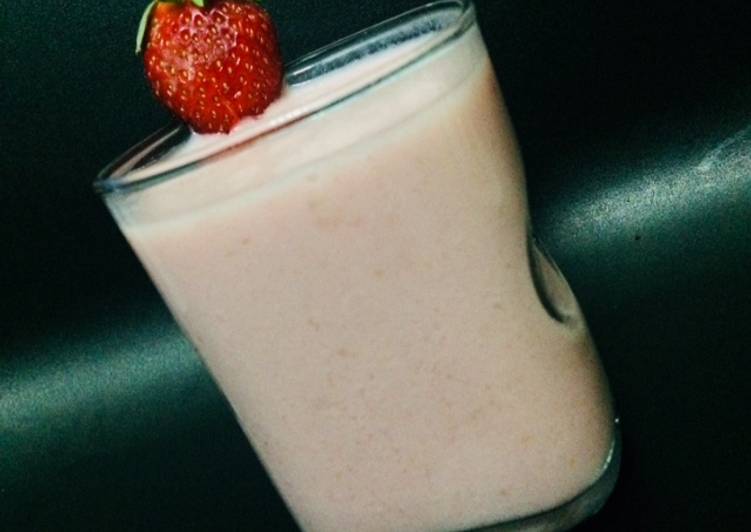 Easiest Way to Prepare Homemade Caramelized Strawberry Milkshake