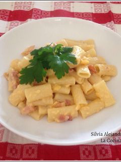 Una foto de Rigatoni alla carbonara