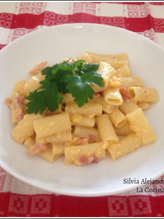 Una foto de Rigatoni alla carbonara