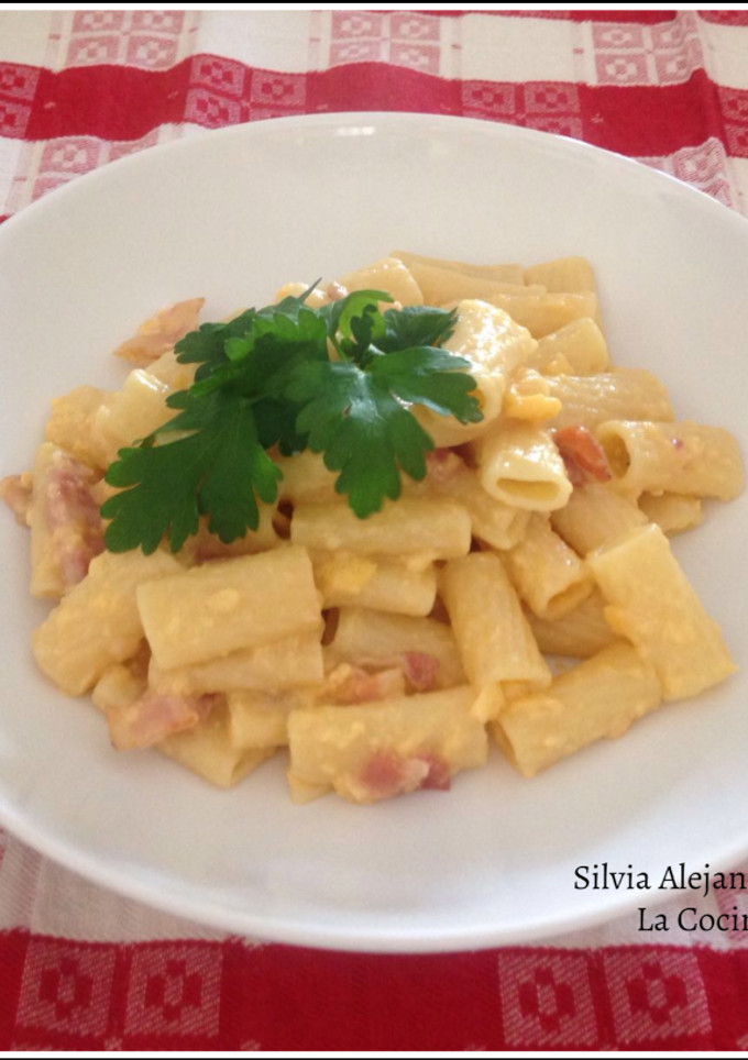 Una foto de Rigatoni alla carbonara