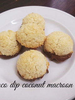 சாக்கோ டிப் தேங்காய் மக்ரூன் (Choco dip thenkaai macaron recipe in tamil) செய்முறை முக்கிய புகைப்படம்
