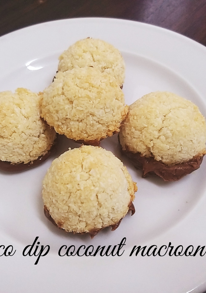 சாக்கோ டிப் தேங்காய் மக்ரூன் (Choco dip thenkaai macaron recipe in tamil) செய்முறை முக்கிய புகைப்படம்